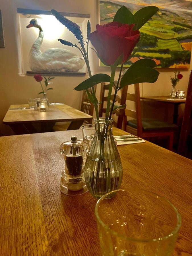 The Swan Inn Swinbrook Burford Eksteriør bilde