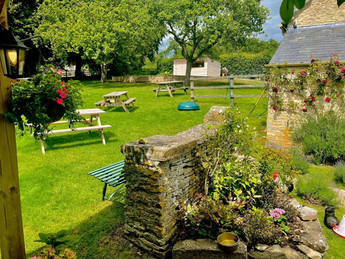The Swan Inn Swinbrook Burford Eksteriør bilde