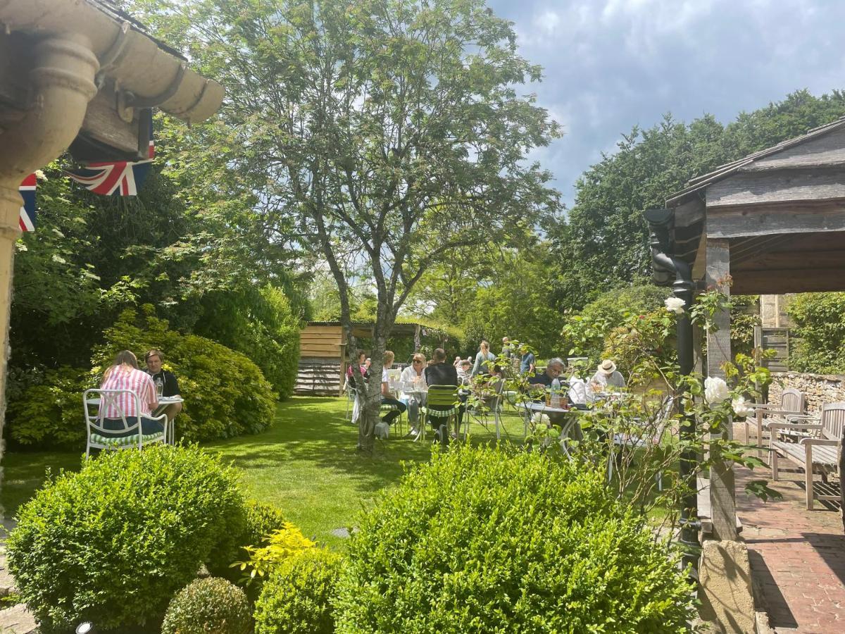 The Swan Inn Swinbrook Burford Eksteriør bilde